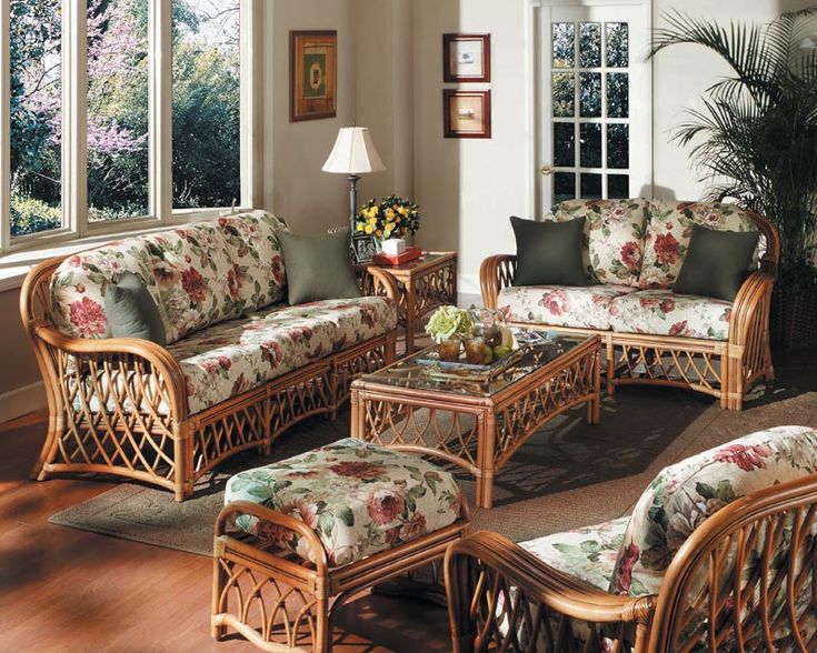 Natural bamboo texture highlights durability and sustainability.